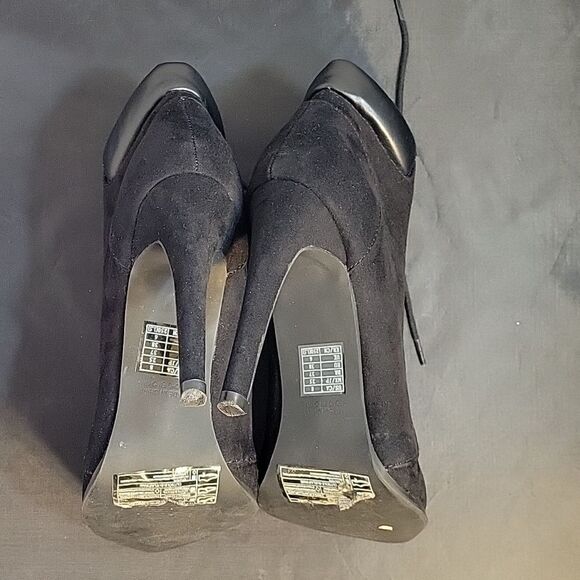 FOREVER 21 SUEDE POINTED TOE LACE UP CLOSURE HIGH HEEL STILETTOS ANKLE BOOTIES - Picture 11 of 16